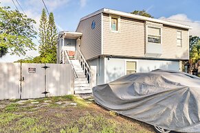 Remodeled Seminole Apt + Yard: 3 Mi to Beach!