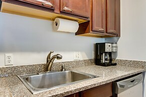 3 Mi to Coors Field: Convenient Townhome w/ Deck