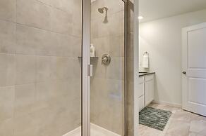 9 Mi to Airport: Commerce City Townhome w/ Deck