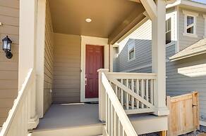 9 Mi to Airport: Commerce City Townhome w/ Deck