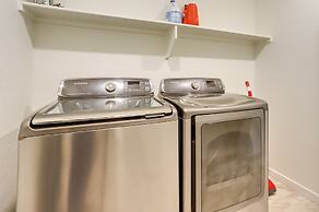 9 Mi to Airport: Commerce City Townhome w/ Deck