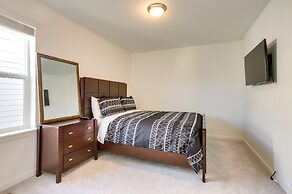 9 Mi to Airport: Commerce City Townhome w/ Deck