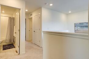 9 Mi to Airport: Commerce City Townhome w/ Deck