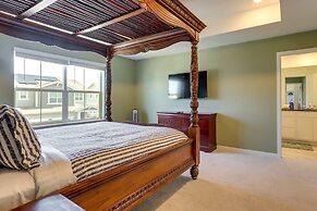 9 Mi to Airport: Commerce City Townhome w/ Deck