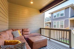 9 Mi to Airport: Commerce City Townhome w/ Deck