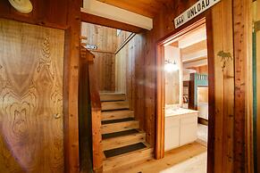 Mammoth Lakes Vacation Rental: 1 Mi to Ski Area!