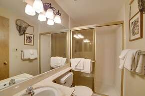 Mammoth Lakes Vacation Rental: 1 Mi to Ski Area!