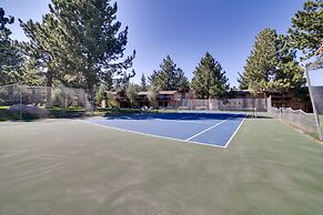 Mammoth Lakes Vacation Rental: 1 Mi to Ski Area!