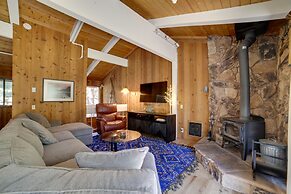 Mammoth Lakes Vacation Rental: 1 Mi to Ski Area!