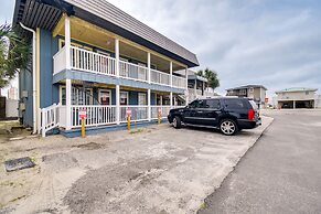 Steps to Ocean: North Myrtle Beach Condo w/ Porch!
