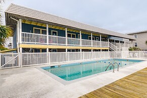 Steps to Ocean: North Myrtle Beach Condo w/ Porch!
