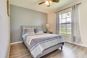 Charming Leesburg Getaway w/ Screened Porch!