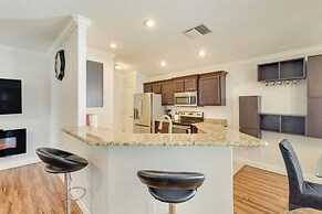 Charming Leesburg Getaway w/ Screened Porch!