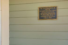 Walk to Dtwn: Historic Prescott Home w/ Patio!