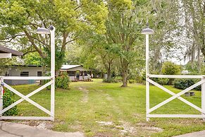 Lakefront Home w/ Screened Porches in Frostproof!