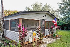 Lakefront Home w/ Screened Porches in Frostproof!