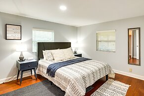 Lakefront Home w/ Screened Porches in Frostproof!