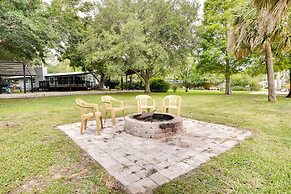 Lakefront Home w/ Screened Porches in Frostproof!