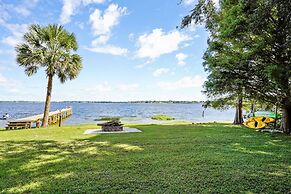 Lakefront Home w/ Screened Porches in Frostproof!