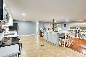 Lakefront Home w/ Screened Porches in Frostproof!