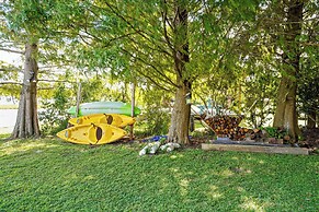 Lakefront Home w/ Screened Porches in Frostproof!