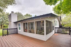Lakefront Home w/ Screened Porches in Frostproof!