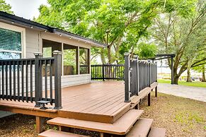 Lakefront Home w/ Screened Porches in Frostproof!