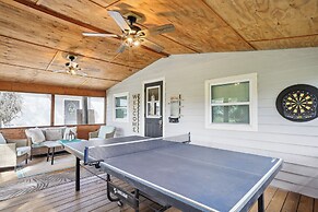 Lakefront Home w/ Screened Porches in Frostproof!