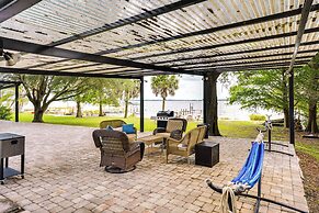 Lakefront Home w/ Screened Porches in Frostproof!