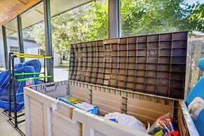 Lakefront Home w/ Screened Porches in Frostproof!