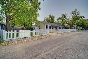 Pet-friendly Villas Vacation Rental: Walk to Bay