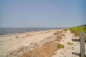 Pet-friendly Villas Vacation Rental: Walk to Bay