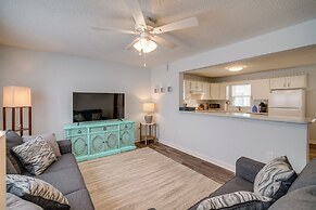 Pet-friendly Villas Vacation Rental: Walk to Bay