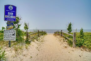 Pet-friendly Villas Vacation Rental: Walk to Bay