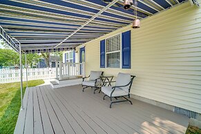 Pet-friendly Villas Vacation Rental: Walk to Bay