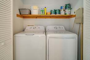 Pet-friendly Villas Vacation Rental: Walk to Bay