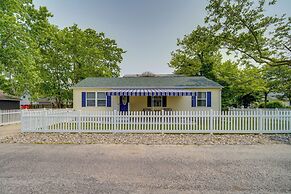 Pet-friendly Villas Vacation Rental: Walk to Bay