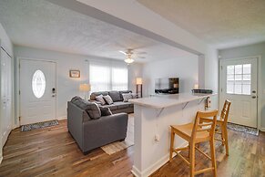 Pet-friendly Villas Vacation Rental: Walk to Bay