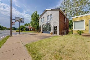 St Louis Vacation Rental ~ 10 Mi to Downtown!