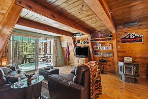 Near Trails: Forest Lake Retreat w/ Backyard Oasis