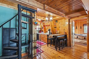 Near Trails: Forest Lake Retreat w/ Backyard Oasis