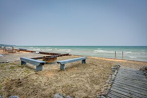 Vibrant Waterfront Vacation Rental on Lake Huron!