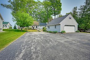 Vibrant Waterfront Vacation Rental on Lake Huron!