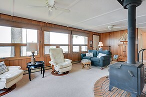 Vibrant Waterfront Vacation Rental on Lake Huron!