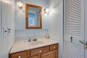 Vibrant Waterfront Vacation Rental on Lake Huron!