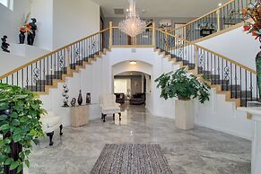 Albuquerque Home w/ Balcony ~ 7 Mi to Rio Grande!