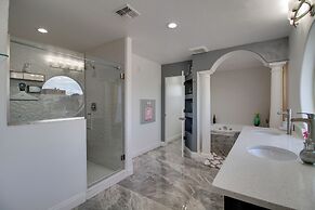 Albuquerque Home w/ Balcony ~ 7 Mi to Rio Grande!