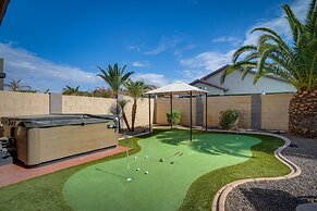 Luxe Surprise Home: Pool, Putting Green & Hot Tub!