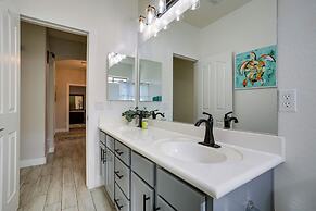 Luxe Surprise Home: Pool, Putting Green & Hot Tub!