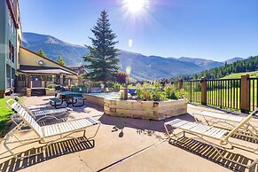 Walk to Ski Lift + Hot Tub: Copper Mountain Condo